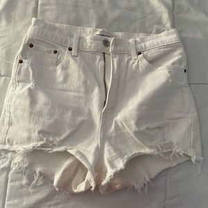 abercrombie curve love the mom short high rise jean white shorts 27/4
